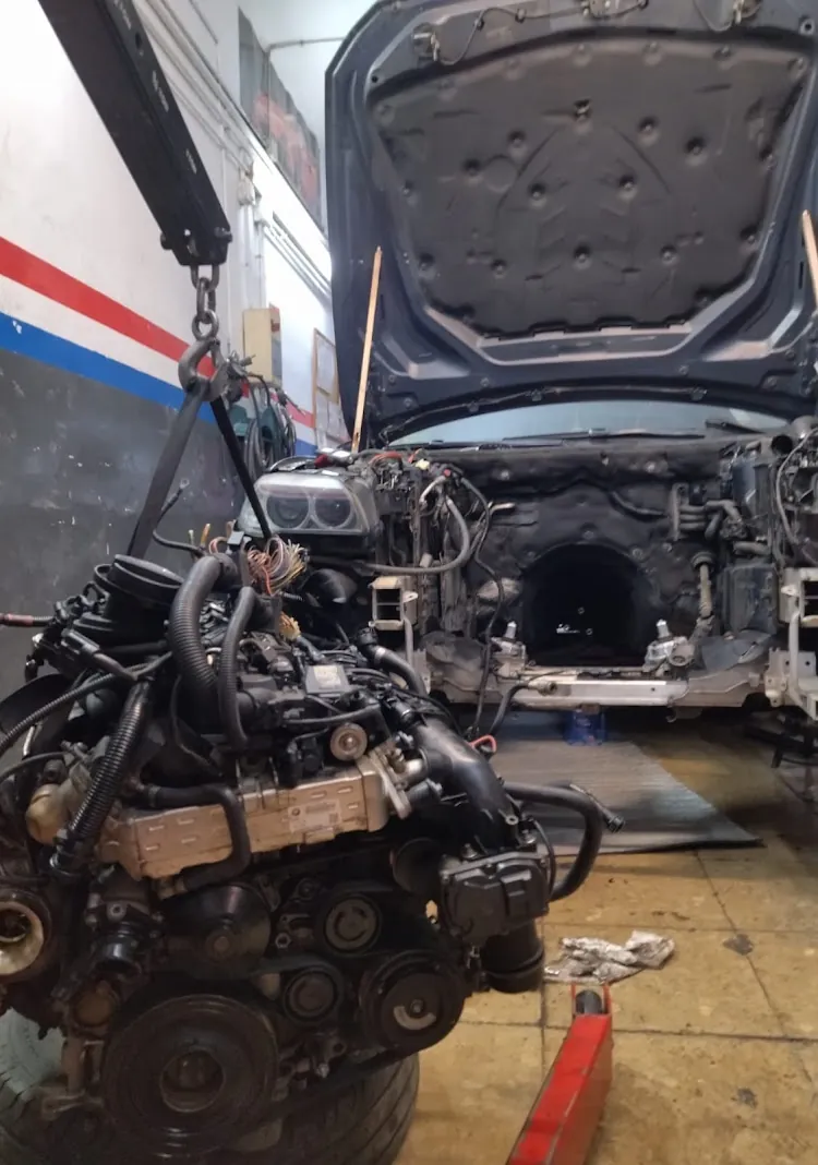 Cambio de motor con grúa